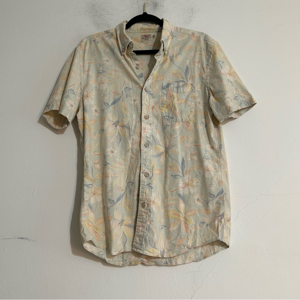 Faherty Short Sleeve Breeze Button Down Shirt Sky Coast Floral Medium